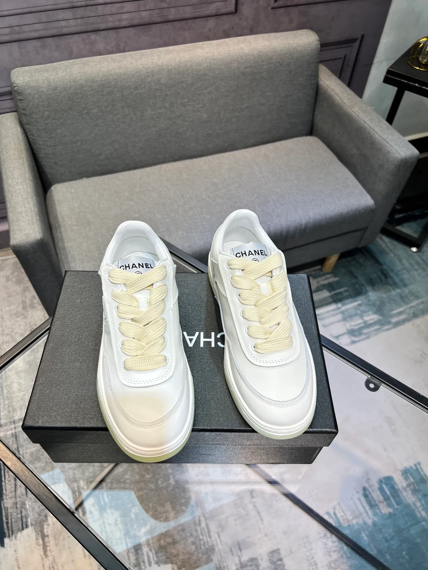 Men's men's shoes 💰620 Exclusive real shot (top version) CHANEL Chanel's new panda sneakers Panda shoes Chanel 2025ss color matching thick-soled casual sports shoes sneakers Counter synchronization The counter is very popular Very difficult to buy a shoe The most popular thick-soled panda shoes on the Internet It is obvious that Xiaoxiang control cannot miss it Simple and versatile white shoes that have both good looks and comfort Thick sole increases height, is super versatile and can be worn with eyes closed😍 Whoever wears it will look better. Upper: calfskin. Lining: imported sheepskin lining. Outsole: TPU original outsole. Size: 35-44 (41 for women, 40 for men, custom made).